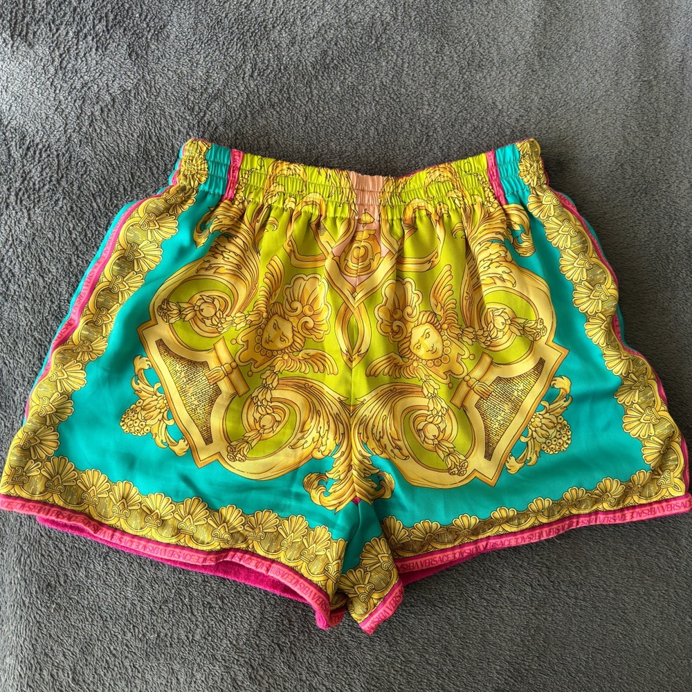 VERSACE ALL OVER BAROQUE PRINT REVERSIBLE SHORTS- MULTI COLORED